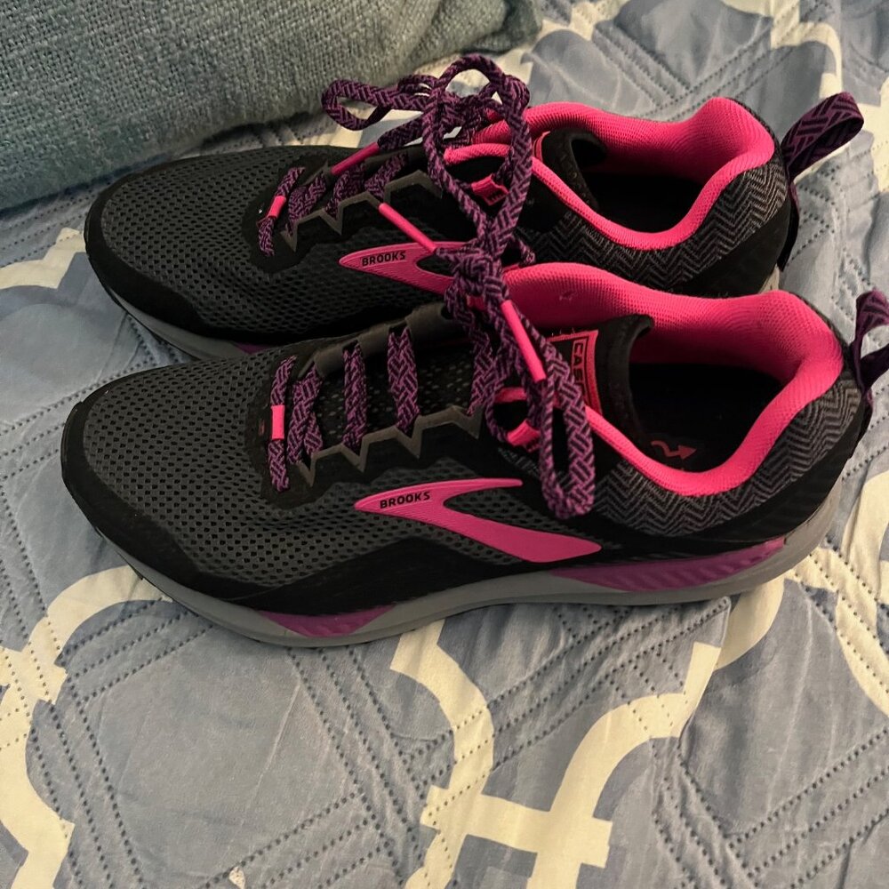 Brooks Cascadia 14 Womens - 7.5 (Trail Running)